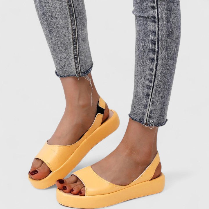 Laura | Women&