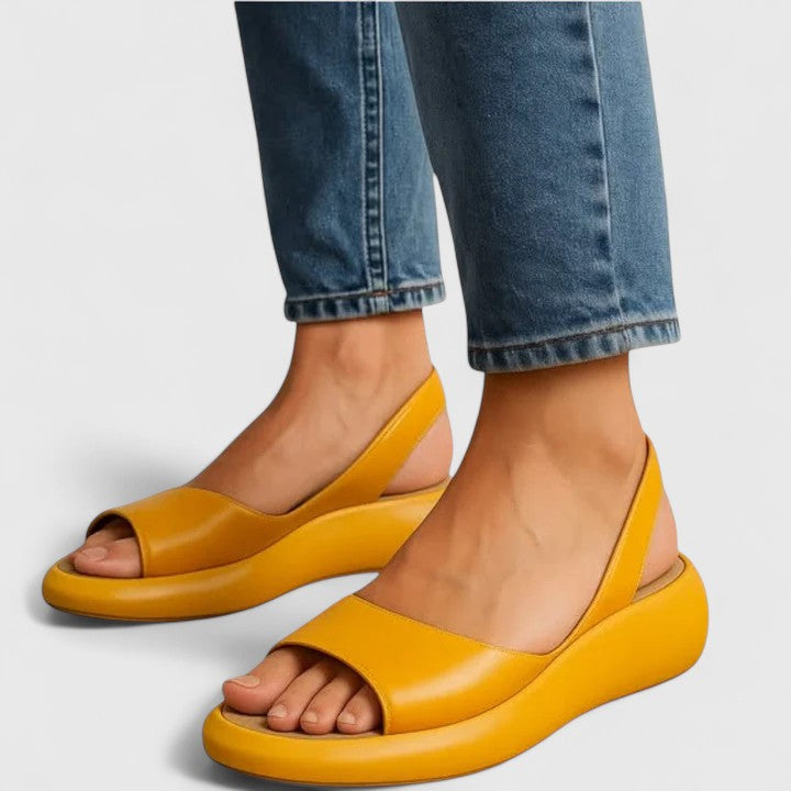 Laura | Women&