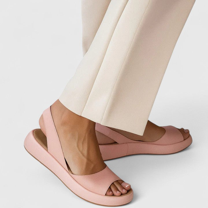 Laura | Women&