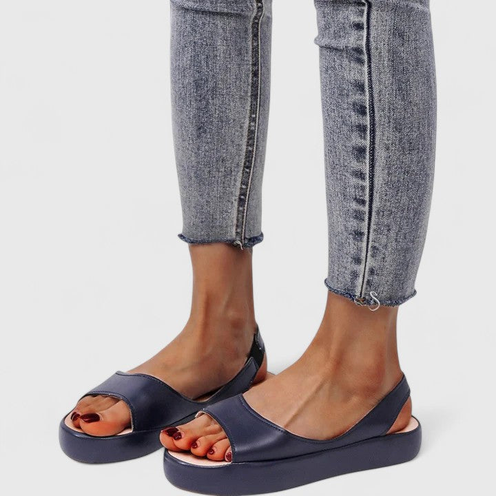 Laura | Women&