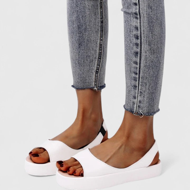 Laura | Women&