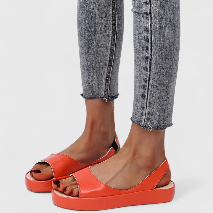 Laura | Women&