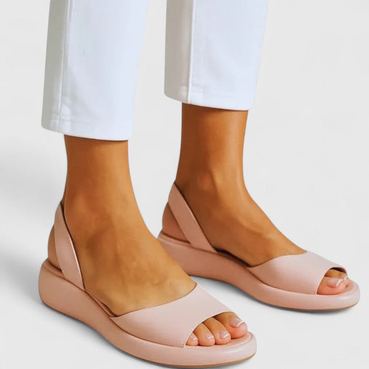 Laura | Women&